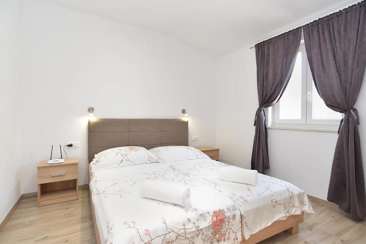Holiday House With A Parking Space Galizana, Fazana - 20795